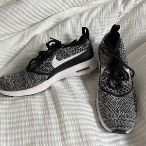 NIKE FLYKNIT RUNNING SHOES